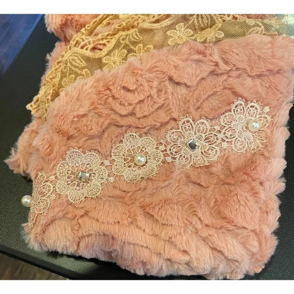 Chenille Style Faux Fur Scarf With Lace Pearl Detail Romance NEW Dusty Rose #2 - Picture 5 of 6